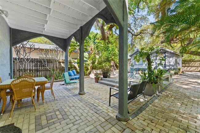 Building Photo - 515 Crystal Beach Ave