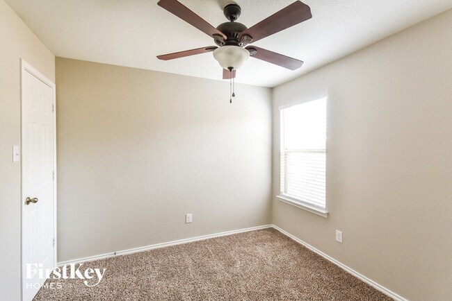 Building Photo - 10227 Maple Ranch