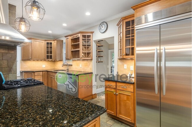 Building Photo - Spacious 3BR Home with Finished Attic, Fenced Yard & Easy NYC Commute – No Broker Fee