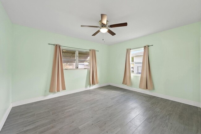 Building Photo - 135 E 28th St