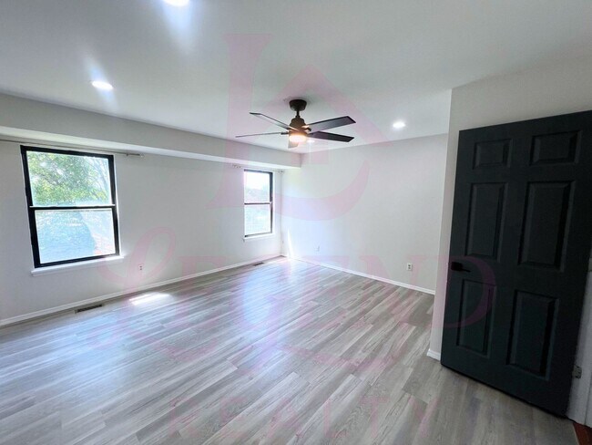 Building Photo - MOVE IN READY - Atrium Ranch for Rent in O...