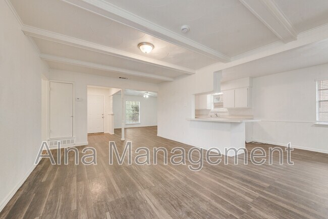 Building Photo - 2529 Belhaven Dr