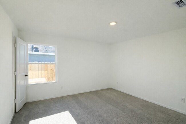 Building Photo - 15684 Plum Brk Dr