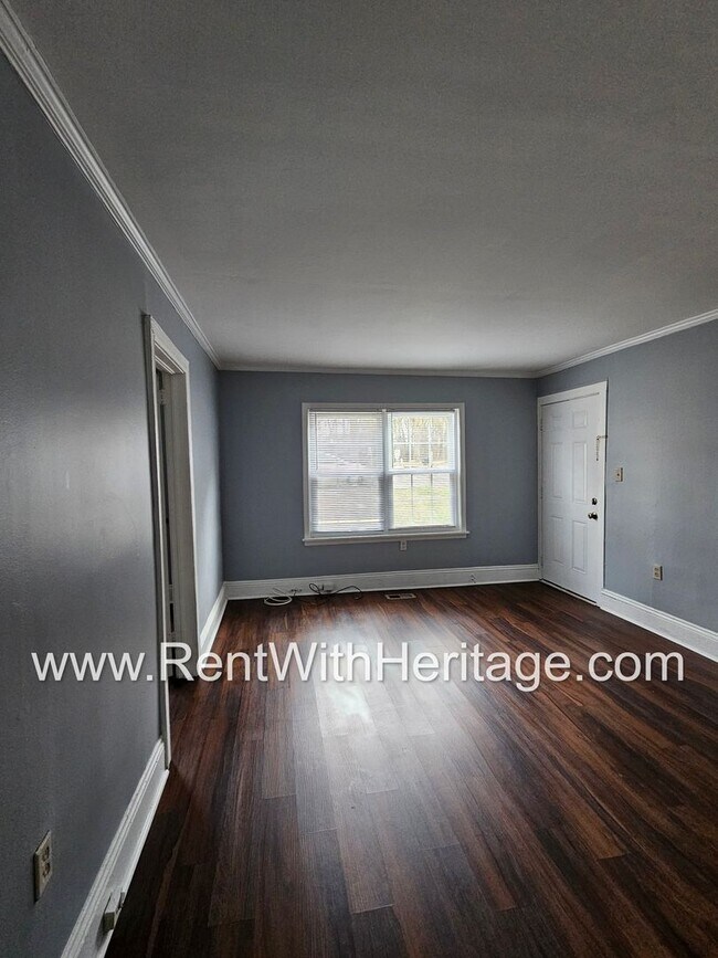 Building Photo - GORGEOUS HISTORICAL APARTMENT HOME / TOTALLY UPGRADED INTERIOR / CLOSE TO EVERYTHING!
