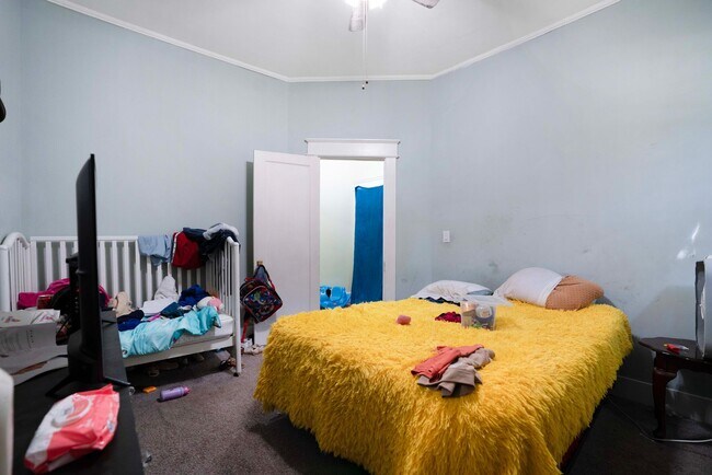 Building Photo - Charming Historic 2BR Apartment with Garag...