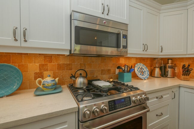 Building Photo - 391 Lee Ave