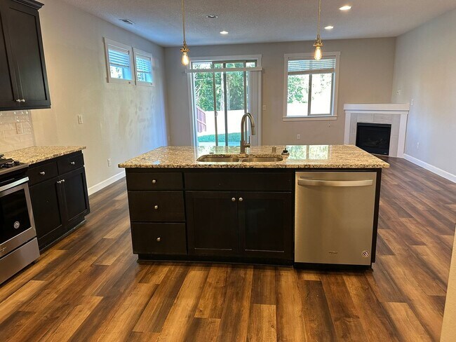 Building Photo - Beautiful 2-Story Home in Mount Vista Neighborhood!