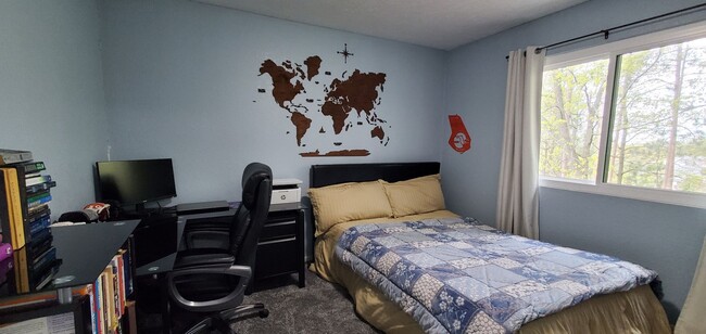 Building Photo - Maplewood Hills 2 Bedroom End Unit Townhome