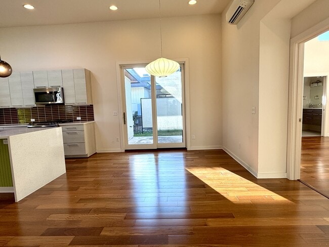 Building Photo - 416 Starlight Vlg Lp