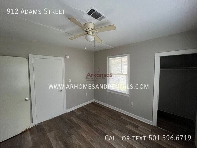 Building Photo - 912 Adams St