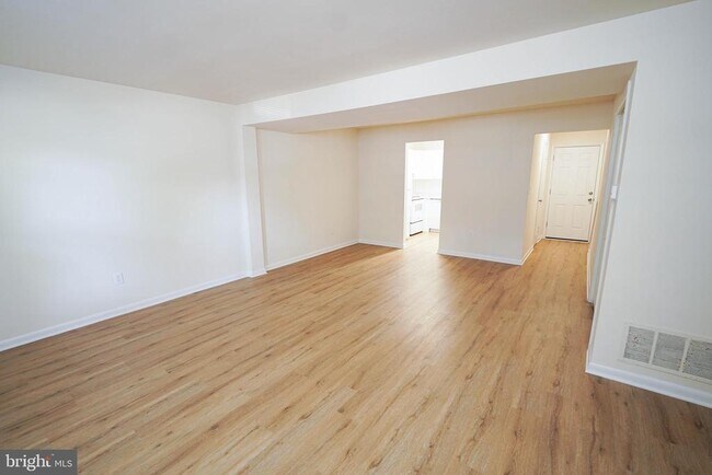 Building Photo - 734 Hemlock St