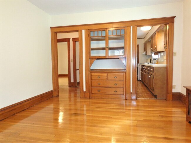 Building Photo - 20 School St