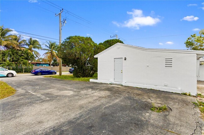 Building Photo - 6200 Fletcher St