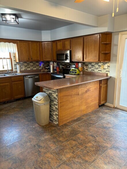 Building Photo - 579 W Mahoning St