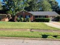 Building Photo - 4 Success is offering this 3 bedroom 1 bat...
