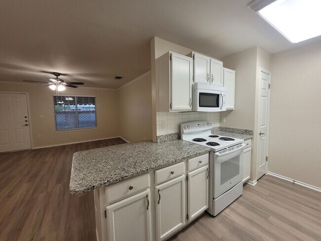 Building Photo - 2 Bed | 2 Bath 1,100 Sq. Ft. Two Car Garag...