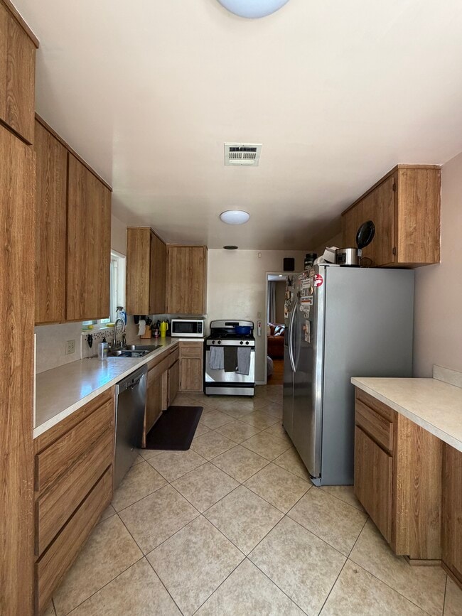 The Kitchen area - 3283 Kelton Ave