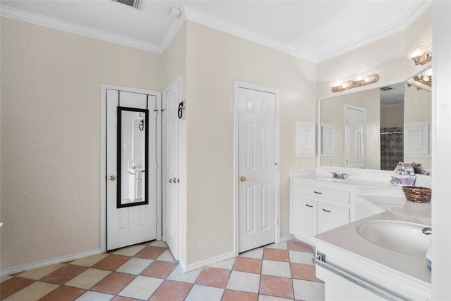 Building Photo - 510 Crestwater Ct