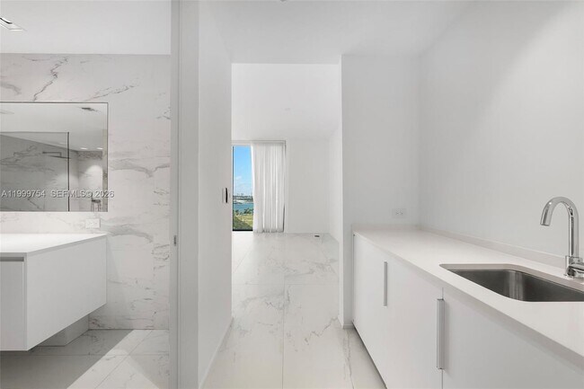 Building Photo - 1000 Biscayne Blvd