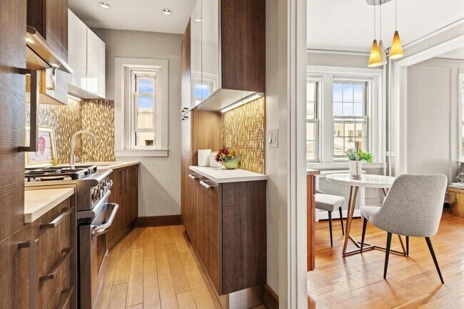 Building Photo - 3 Arlington St