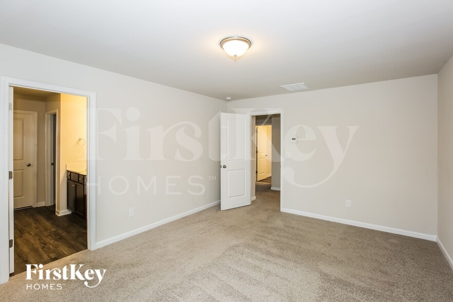 Building Photo - 3244 Newell Vlg Dr