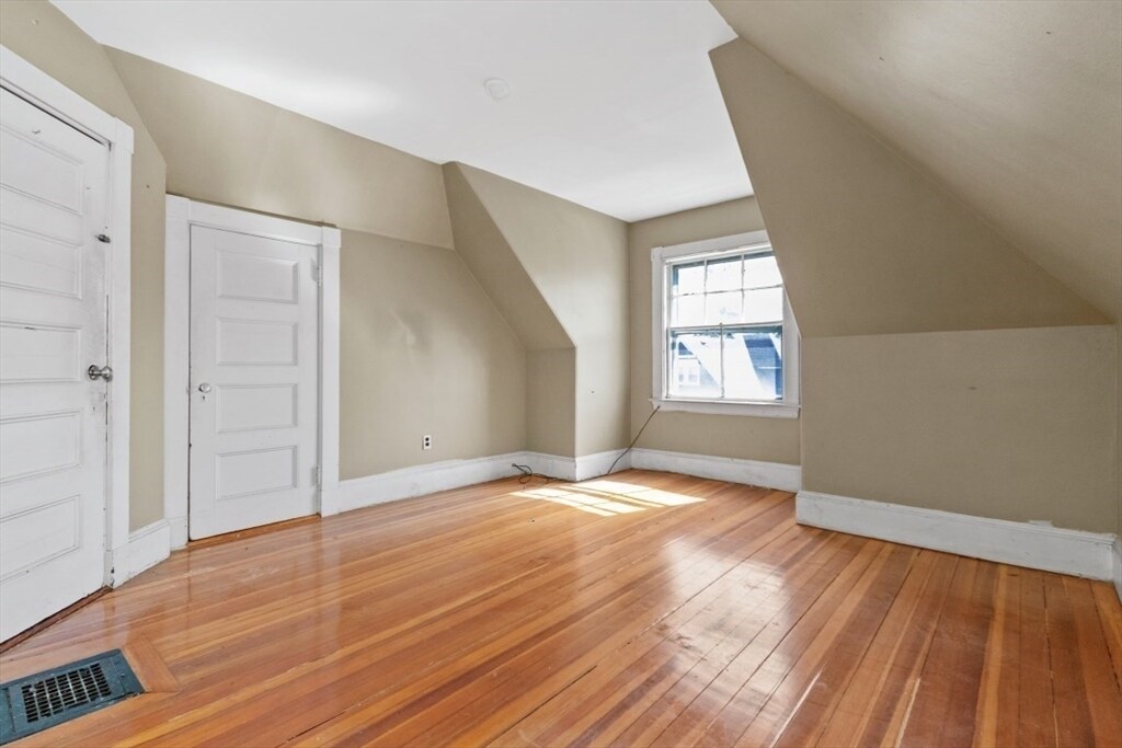 Building Photo - 21 Bentley St