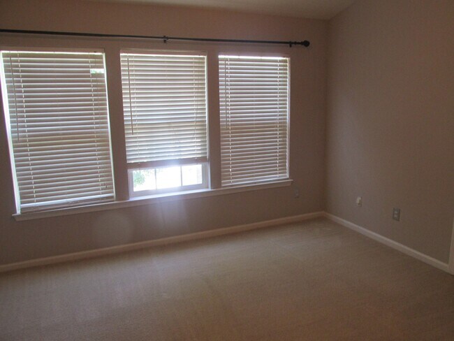 Building Photo - 3221 Mannington Dr