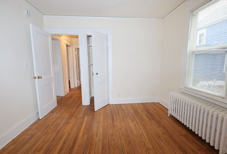 Building Photo - 146 Division St