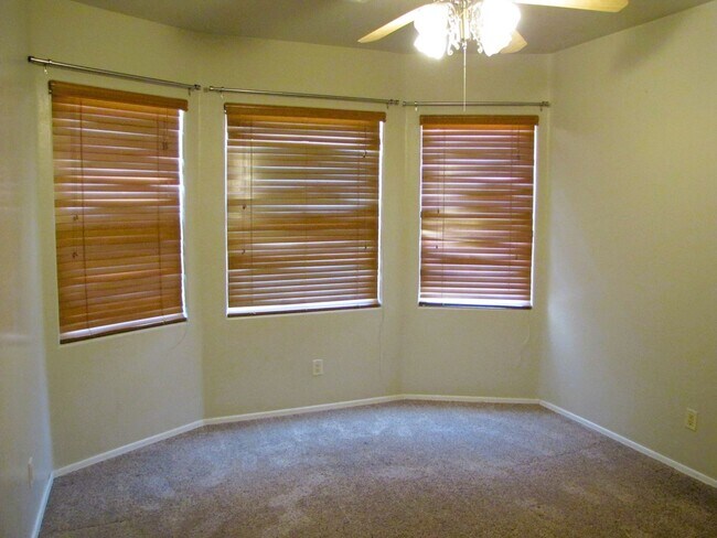 Building Photo - Spacious 3BR/2BA/2.5 CG, 2167 sq.ft. renta...