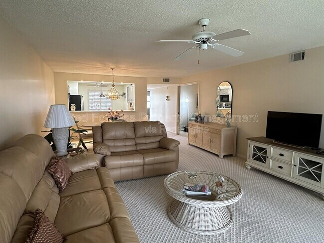 Building Photo - 6700 Dennis Cir