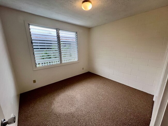 Building Photo - 272 Kapiolani St