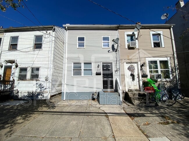 Primary Photo - 233 E College Ave