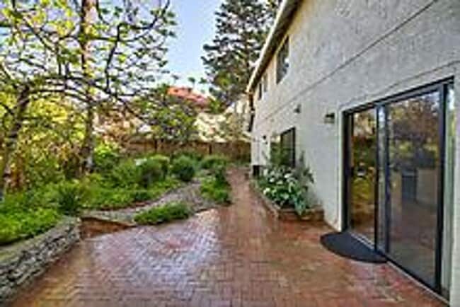 Building Photo - Beautiful 3 Bedroom Home-$750.00 Off 1st M...