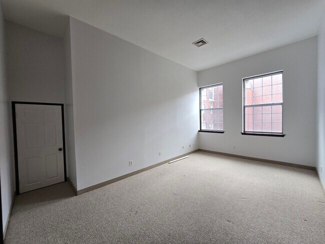 Building Photo - 147 Rawson Rd