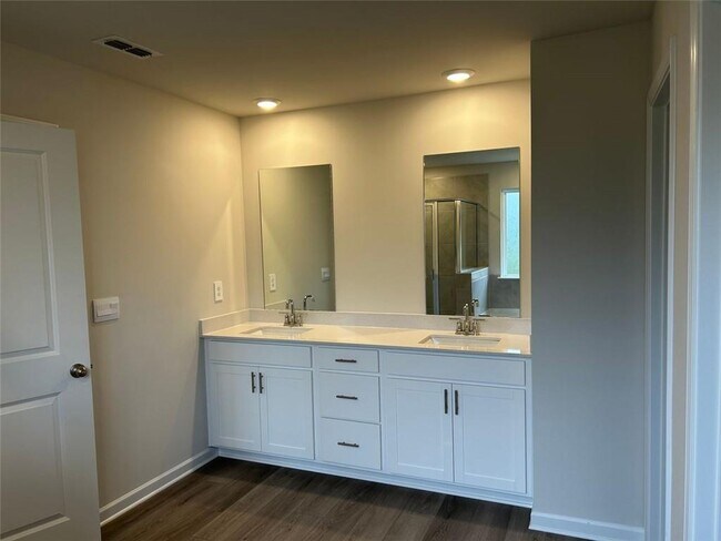 Building Photo - 6907 Winchester Pl