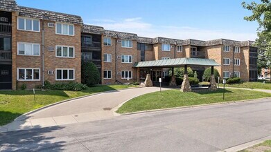 Building Photo - "Spacious 2-Bed Condo with Granite Elegance in Prime Minneapolis Location!"
