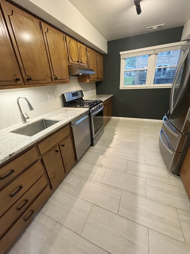Building Photo - 5107 Cliffhaven Dr