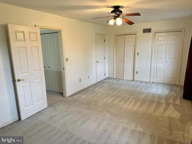 Building Photo - 2363 McCleary Dr