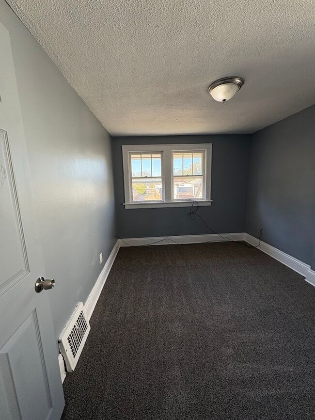 Building Photo - Four bedroom 2 full bath home for rent