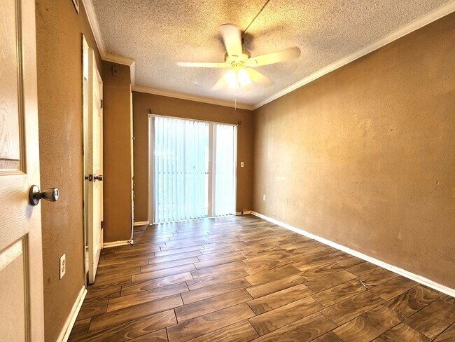 Building Photo - 1 BR/1 BA Condo; Ground Floor Unit; All-Ti...