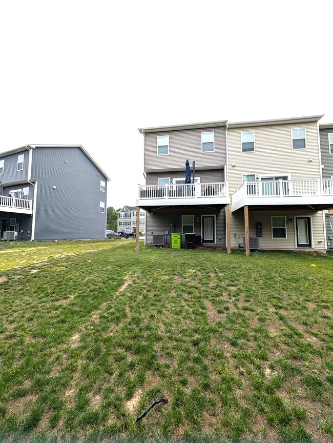 Building Photo - 5876 Ginger Dr