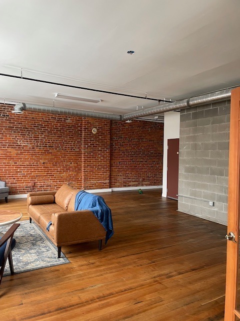 Living Room - 811 W 2nd Ave