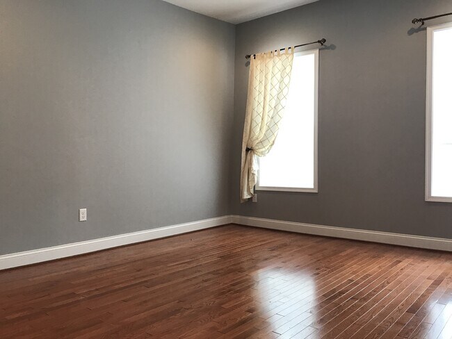 Building Photo - Charming 2 Bedroom/2.5 Bathroom Townhome in Highlandtown, MD!