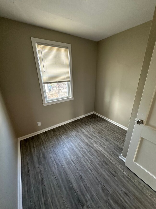 Building Photo - 3 Bed, 1 Bath, Wallingford