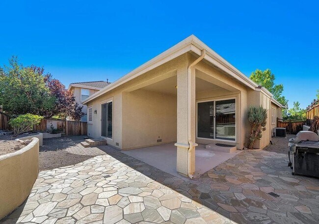 Building Photo - COMING SOON: Spacious Modern Home in Spanish Springs