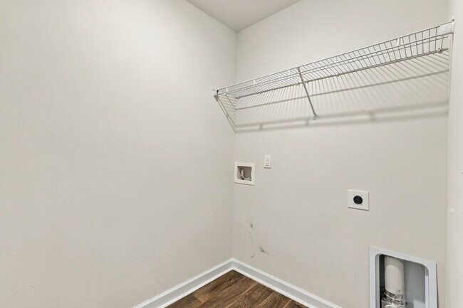 Building Photo - 100 Cotton Bluff Ct
