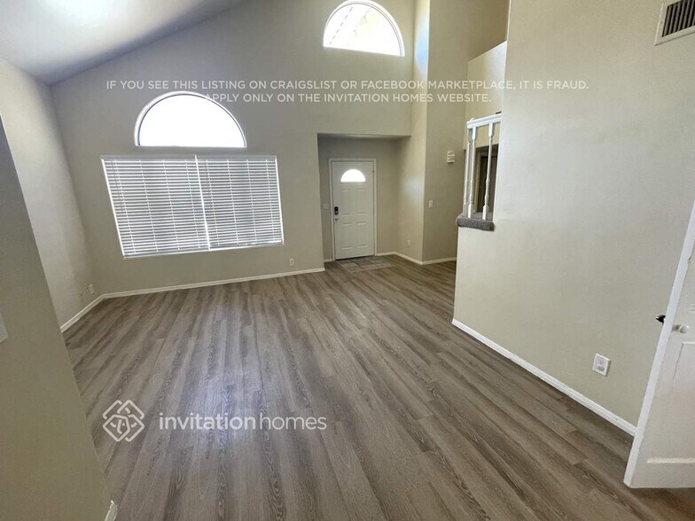 Building Photo - 2017 E Marquette Dr
