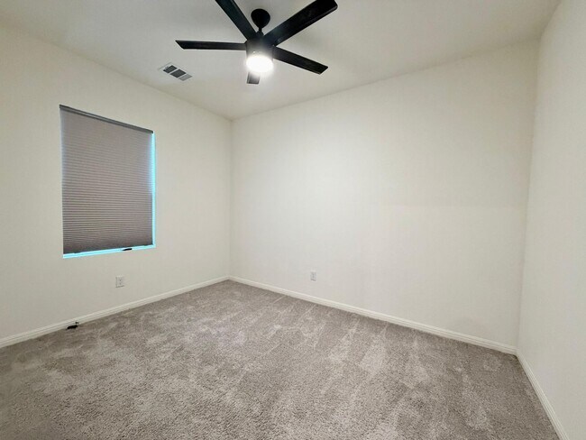 Building Photo - Charming 3BR Home with Spacious Backyard in Pflugerville