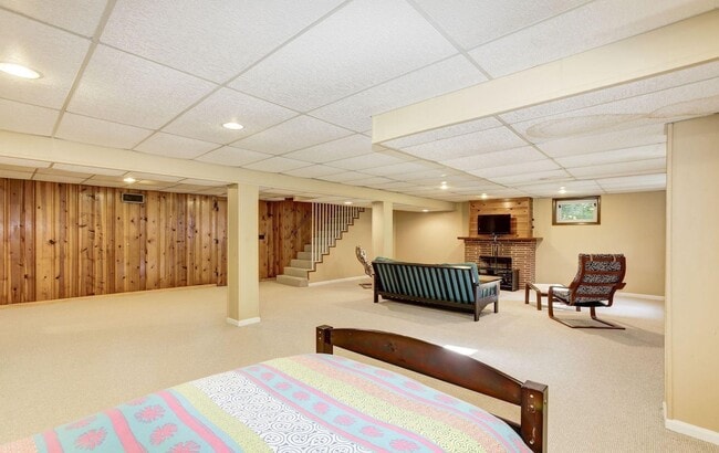 Building Photo - Absolutely Gorgeous Rambler in Great Location!