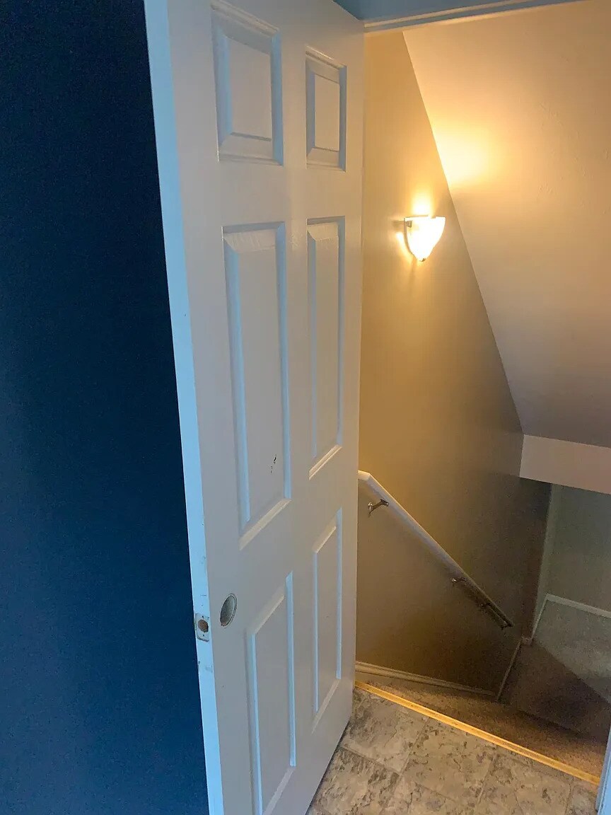 Building Photo - 751 Merlins Way